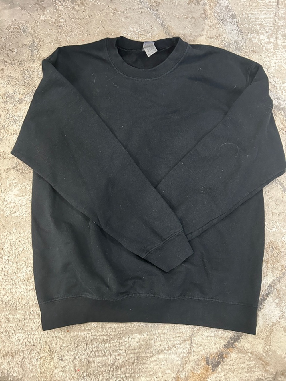 gildan black crewneck